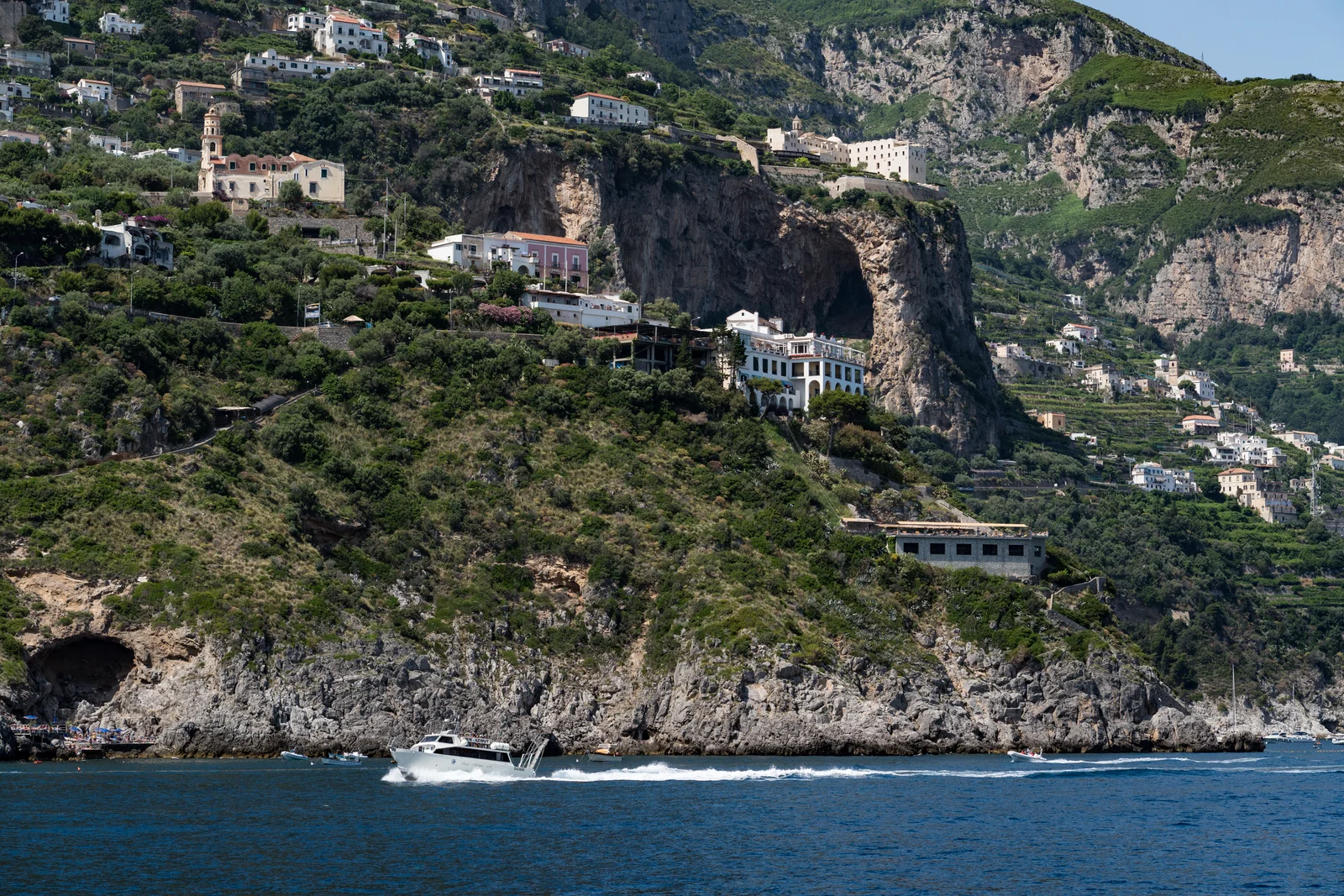 Chuyến phà du lịch đi dọc theo bờ biển Amalfi giữa Amalfi và Positano